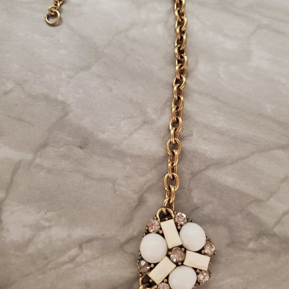 💖 J.Crew White Rhinestones Crystals Cluster Statement Necklace 💖 - Picture 3 of 16
